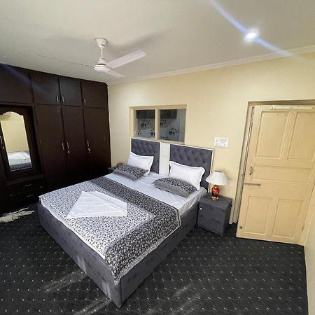 The Khayabaan - Luxurious Home Stay Away From Home Srīnagar Dış mekan fotoğraf