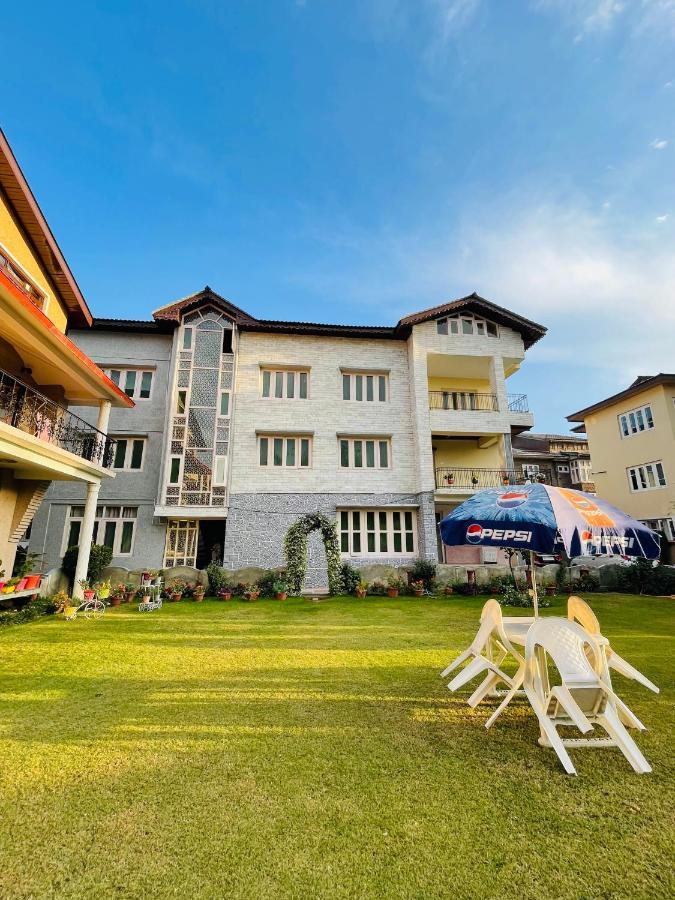 The Khayabaan - Luxurious Home Stay Away From Home Srīnagar Dış mekan fotoğraf