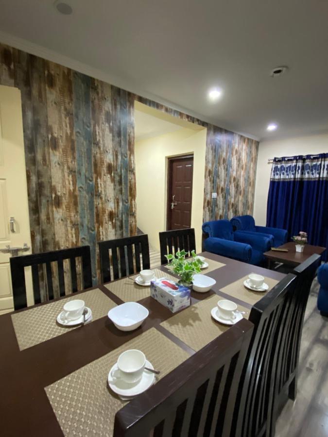 The Khayabaan - Luxurious Home Stay Away From Home Srīnagar Dış mekan fotoğraf