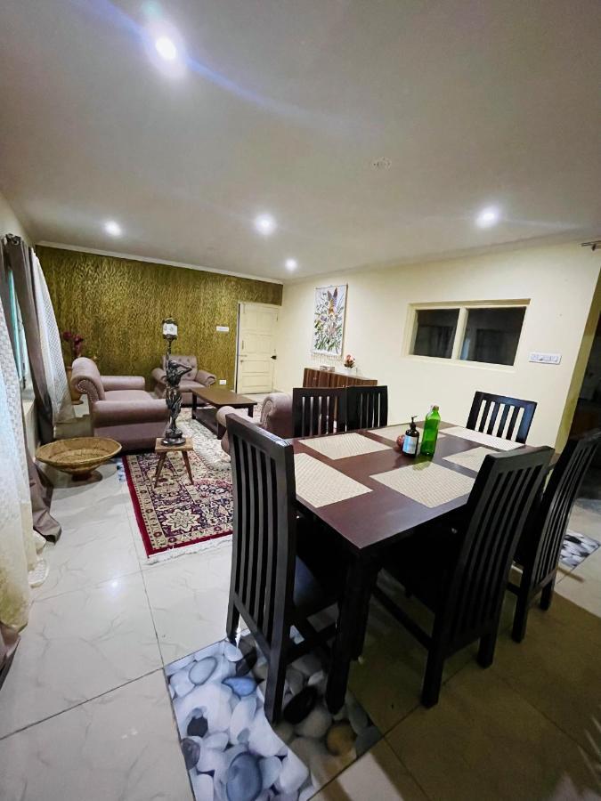The Khayabaan - Luxurious Home Stay Away From Home Srīnagar Dış mekan fotoğraf