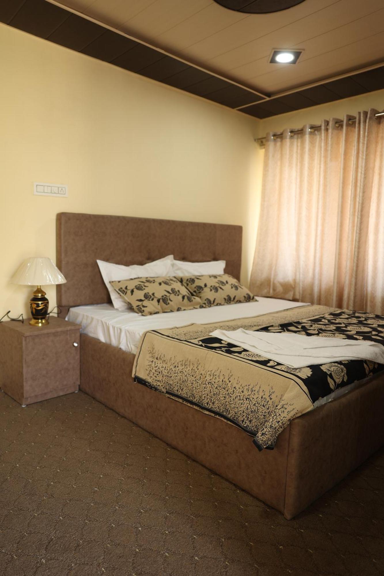 The Khayabaan - Luxurious Home Stay Away From Home Srīnagar Dış mekan fotoğraf