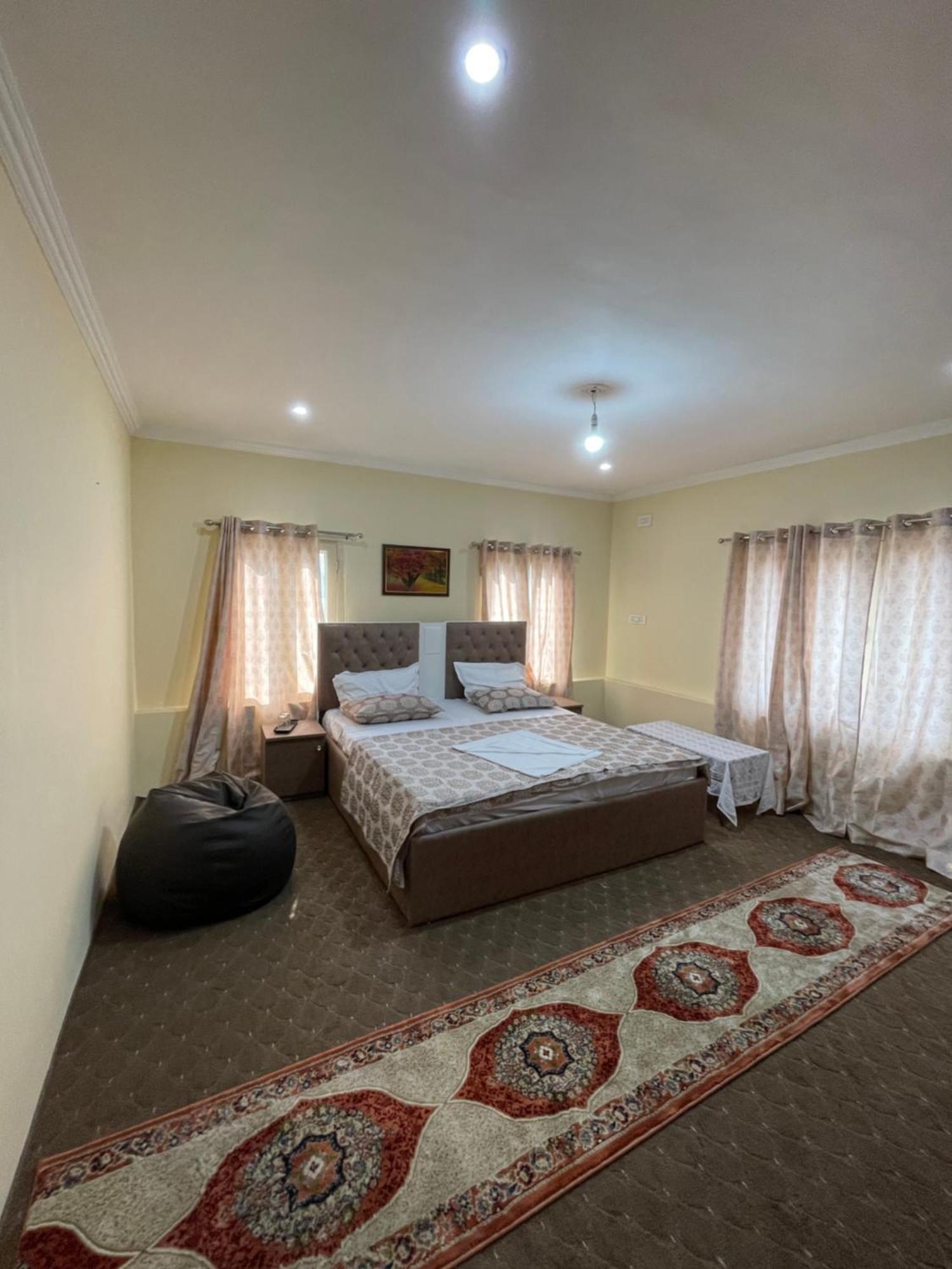 The Khayabaan - Luxurious Home Stay Away From Home Srīnagar Dış mekan fotoğraf