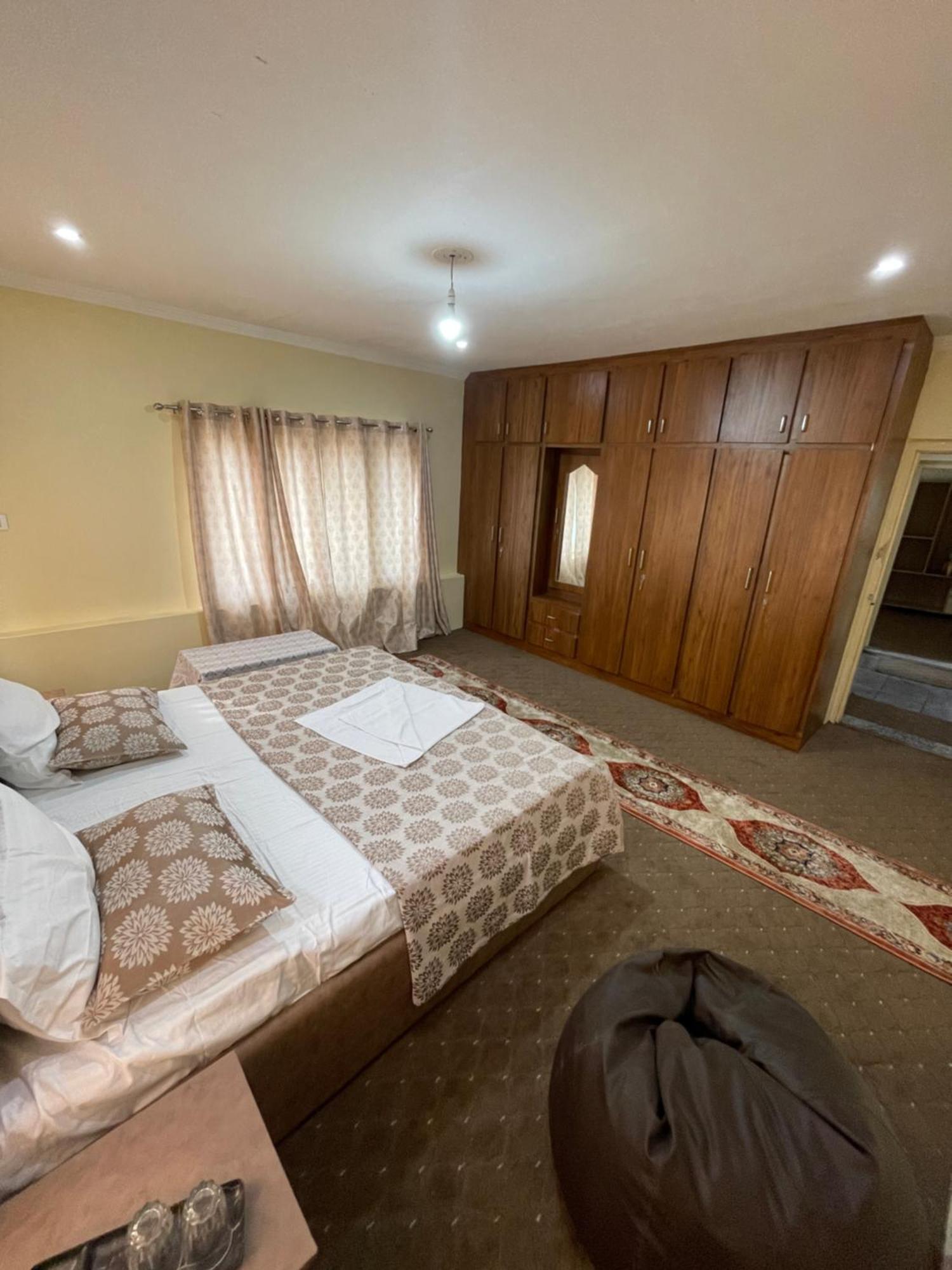 The Khayabaan - Luxurious Home Stay Away From Home Srīnagar Dış mekan fotoğraf