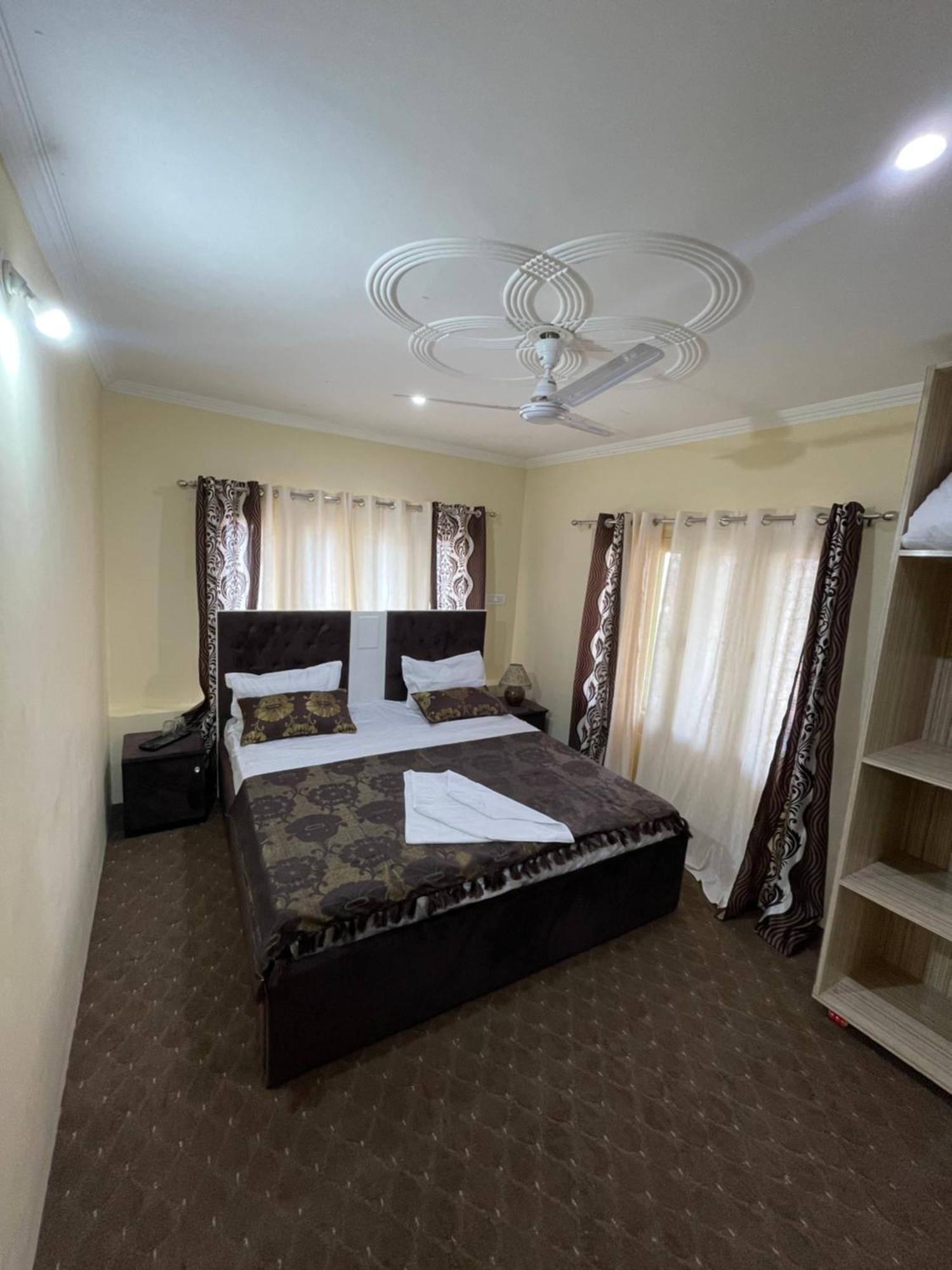 The Khayabaan - Luxurious Home Stay Away From Home Srīnagar Dış mekan fotoğraf