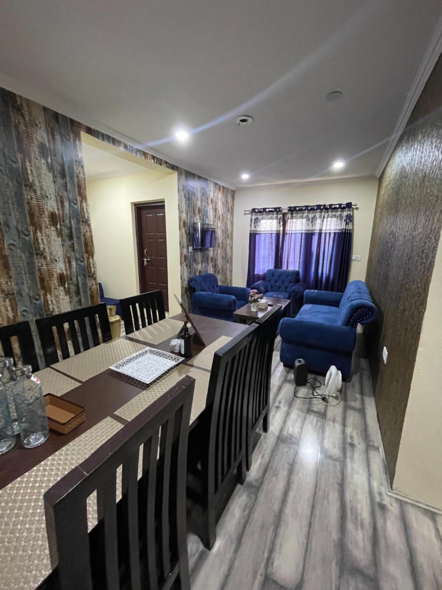 The Khayabaan - Luxurious Home Stay Away From Home Srīnagar Dış mekan fotoğraf