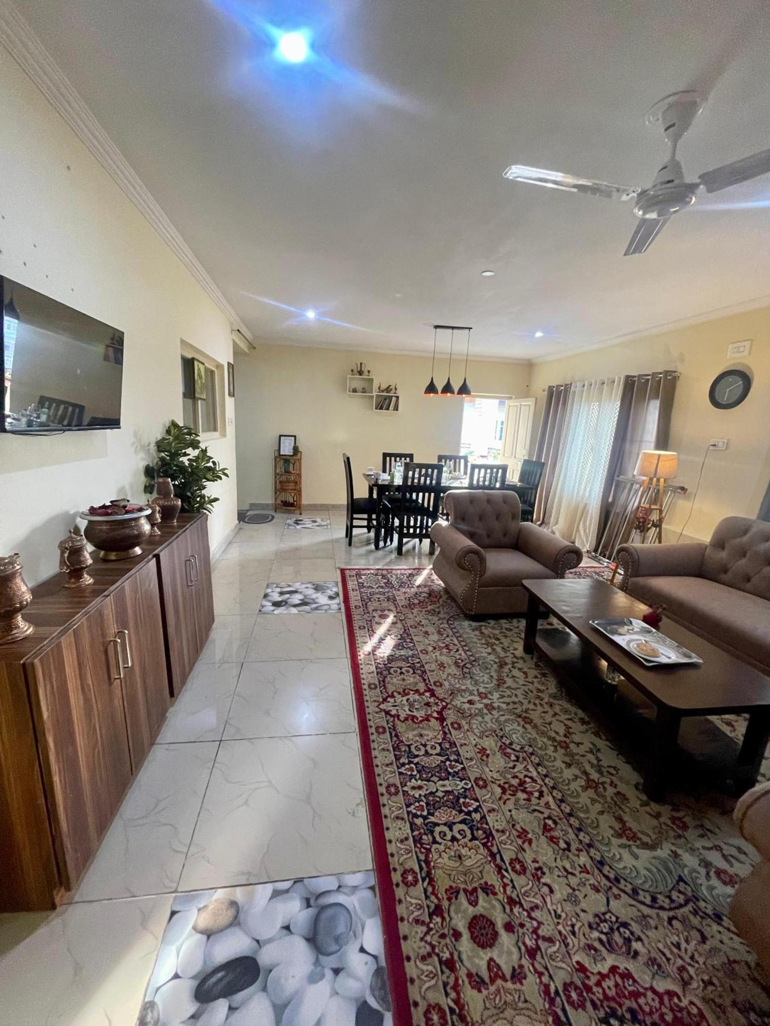 The Khayabaan - Luxurious Home Stay Away From Home Srīnagar Dış mekan fotoğraf